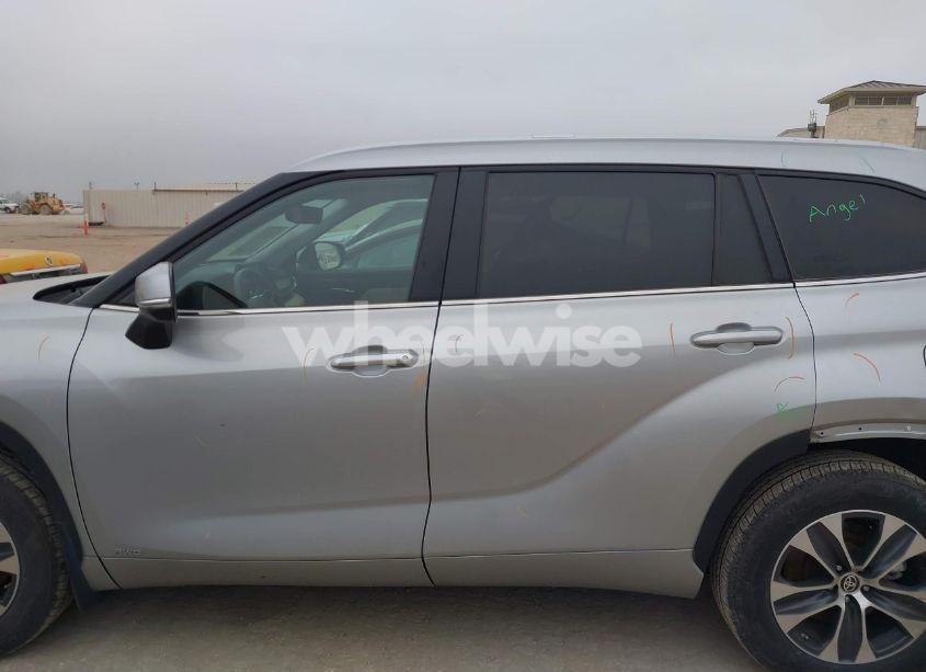 Photo 15 of 2024 Toyota Highlander HYBRID XLE (VIN 5TDKBRCH1RS607561)