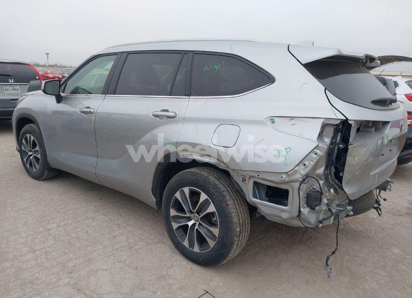 Photo 3 of 2024 Toyota Highlander HYBRID XLE (VIN 5TDKBRCH1RS607561)