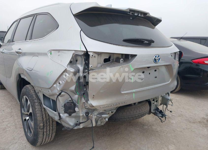 Photo 6 of 2024 Toyota Highlander HYBRID XLE (VIN 5TDKBRCH1RS607561)