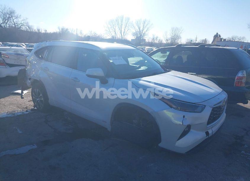 2023 Toyota Highlander HYBRID XLE (VIN 5TDKBRCH3PS116079) main photo