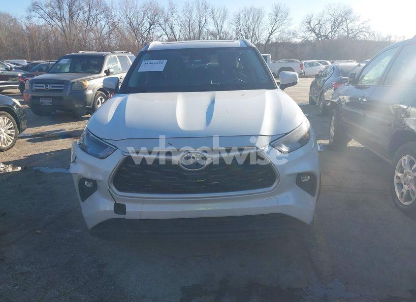 Photo 13 of 2023 Toyota Highlander HYBRID XLE (VIN 5TDKBRCH3PS116079)