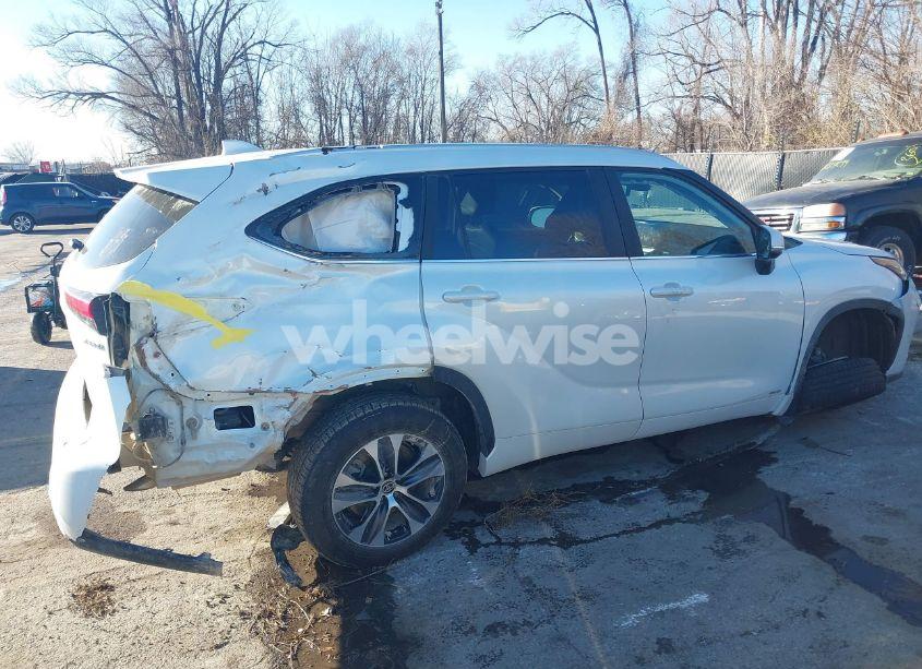 Photo 14 of 2023 Toyota Highlander HYBRID XLE (VIN 5TDKBRCH3PS116079)