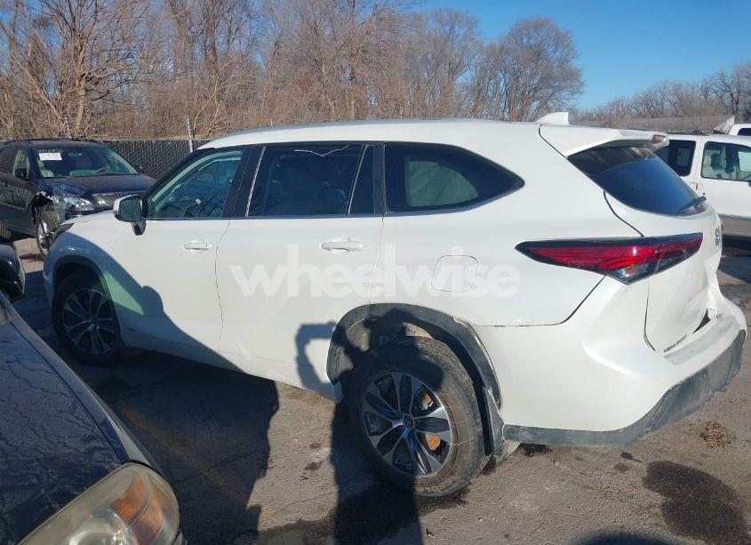 Photo 15 of 2023 Toyota Highlander HYBRID XLE (VIN 5TDKBRCH3PS116079)