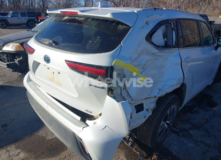 Photo 18 of 2023 Toyota Highlander HYBRID XLE (VIN 5TDKBRCH3PS116079)