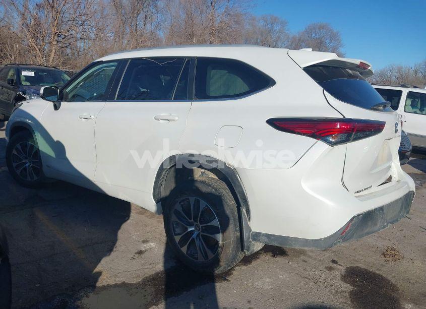 Photo 3 of 2023 Toyota Highlander HYBRID XLE (VIN 5TDKBRCH3PS116079)