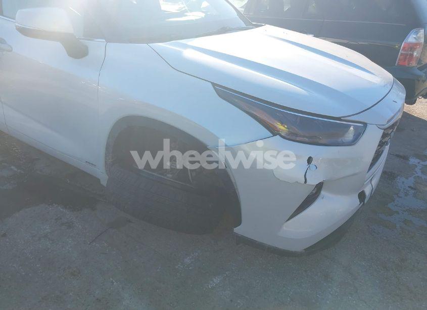 Photo 6 of 2023 Toyota Highlander HYBRID XLE (VIN 5TDKBRCH3PS116079)