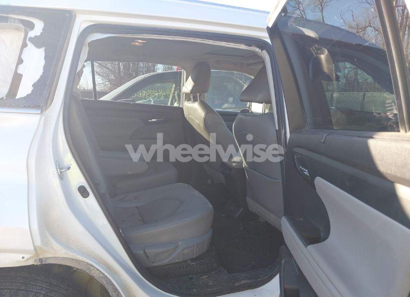 Photo 8 of 2023 Toyota Highlander HYBRID XLE (VIN 5TDKBRCH3PS116079)