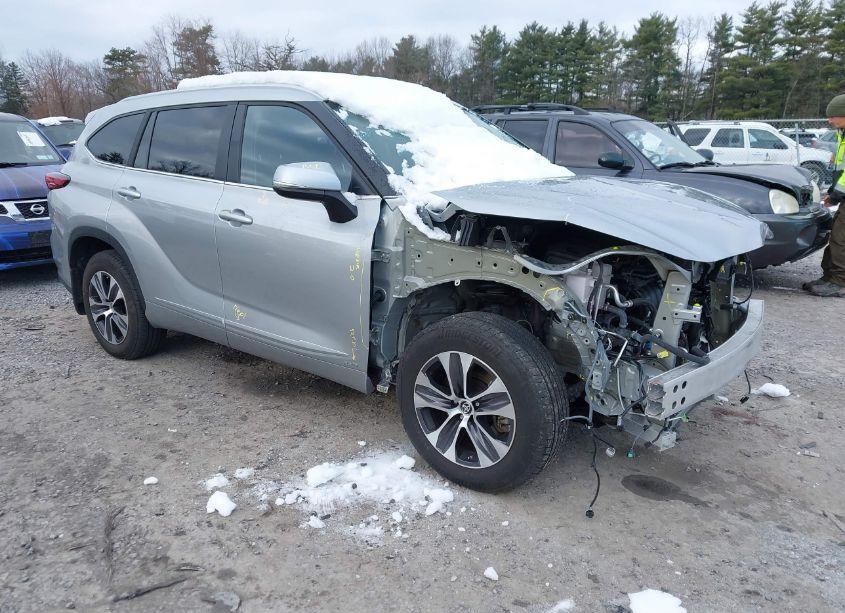 2023 Toyota Highlander HYBRID XLE (VIN 5TDKBRCH3PS580537) main photo