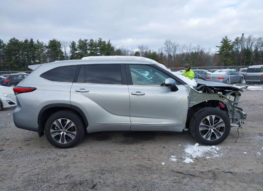 Photo 12 of 2023 Toyota Highlander HYBRID XLE (VIN 5TDKBRCH3PS580537)