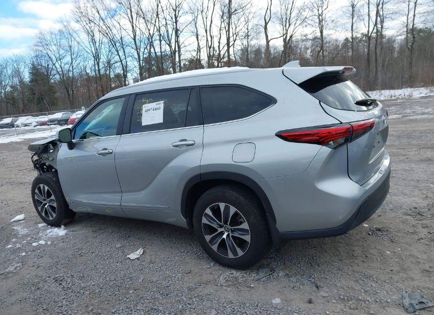 Photo 13 of 2023 Toyota Highlander HYBRID XLE (VIN 5TDKBRCH3PS580537)