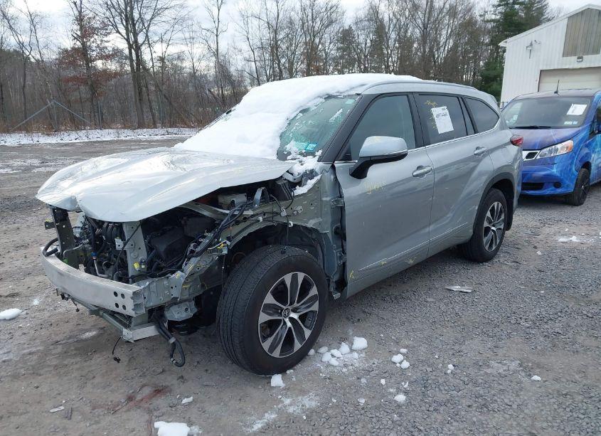 Photo 2 of 2023 Toyota Highlander HYBRID XLE (VIN 5TDKBRCH3PS580537)