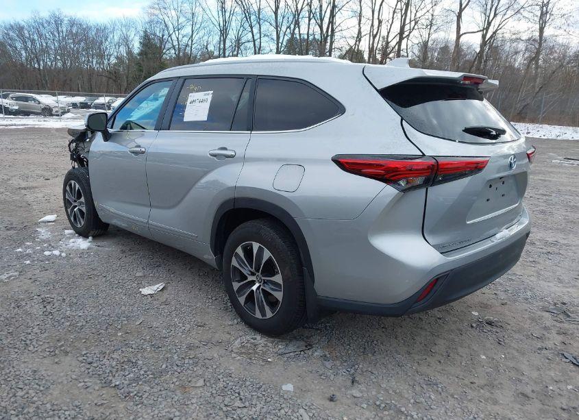 Photo 3 of 2023 Toyota Highlander HYBRID XLE (VIN 5TDKBRCH3PS580537)