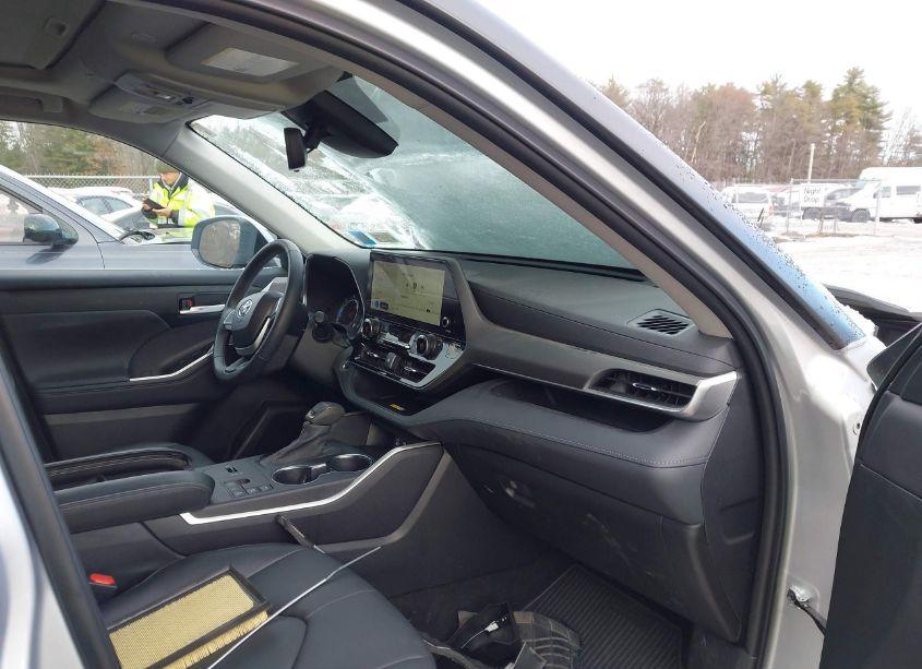 Photo 5 of 2023 Toyota Highlander HYBRID XLE (VIN 5TDKBRCH3PS580537)