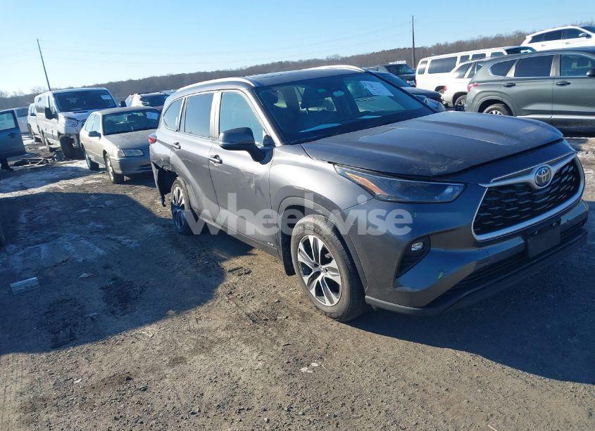 2023 Toyota Highlander (VIN 5TDKBRCH3PS601502) main photo