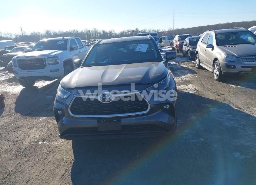 Photo 12 of 2023 Toyota Highlander (VIN 5TDKBRCH3PS601502)