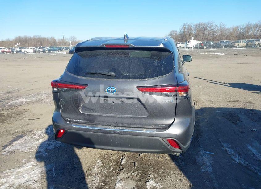 Photo 16 of 2023 Toyota Highlander (VIN 5TDKBRCH3PS601502)