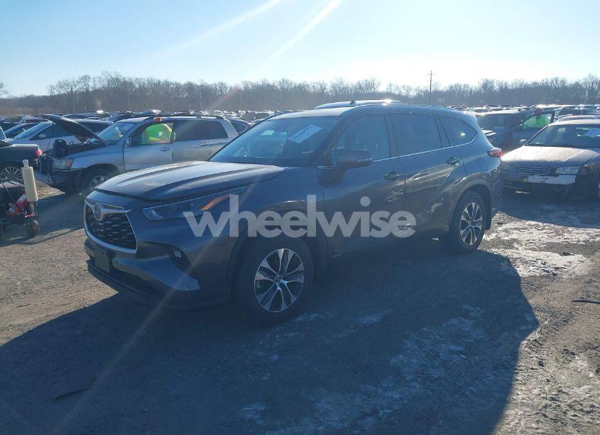 Photo 2 of 2023 Toyota Highlander (VIN 5TDKBRCH3PS601502)