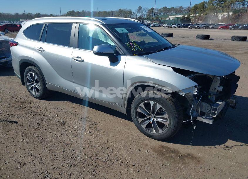 2023 Toyota Highlander HYBRID XLE (VIN 5TDKBRCH3PS601693) main photo
