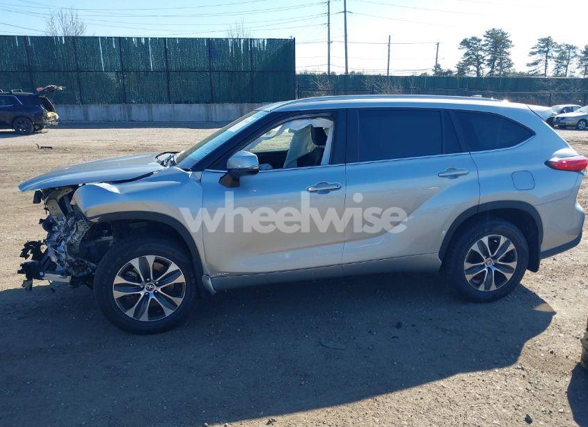 Photo 14 of 2023 Toyota Highlander HYBRID XLE (VIN 5TDKBRCH3PS601693)