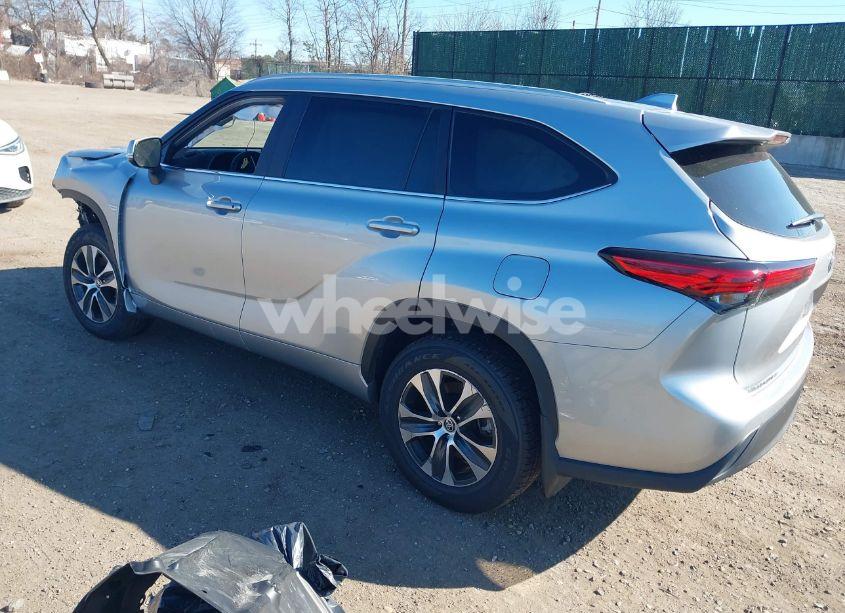 Photo 3 of 2023 Toyota Highlander HYBRID XLE (VIN 5TDKBRCH3PS601693)