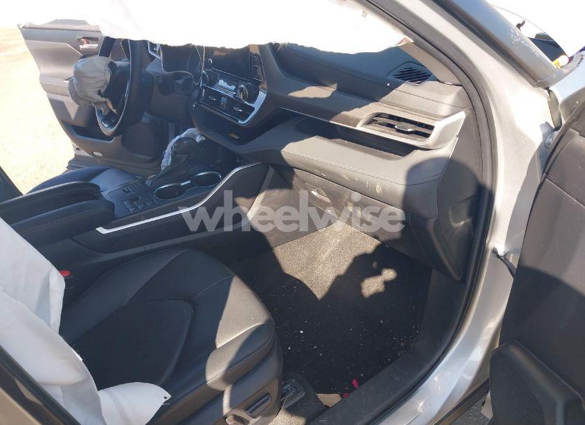 Photo 5 of 2023 Toyota Highlander HYBRID XLE (VIN 5TDKBRCH3PS601693)