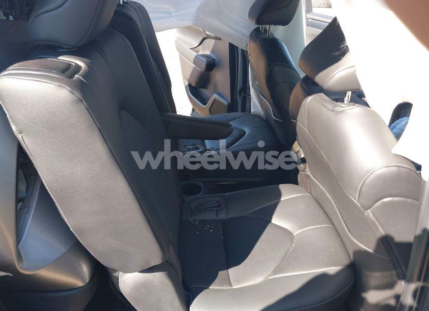 Photo 8 of 2023 Toyota Highlander HYBRID XLE (VIN 5TDKBRCH3PS601693)