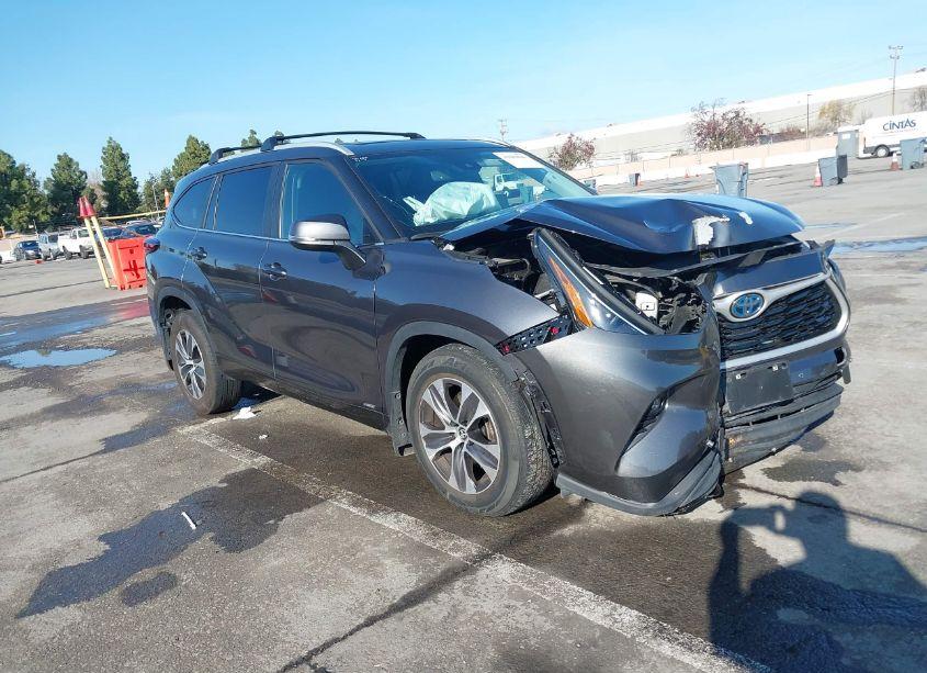 2023 Toyota Highlander HYBRID XLE (VIN 5TDKBRCH4PS116057) main photo