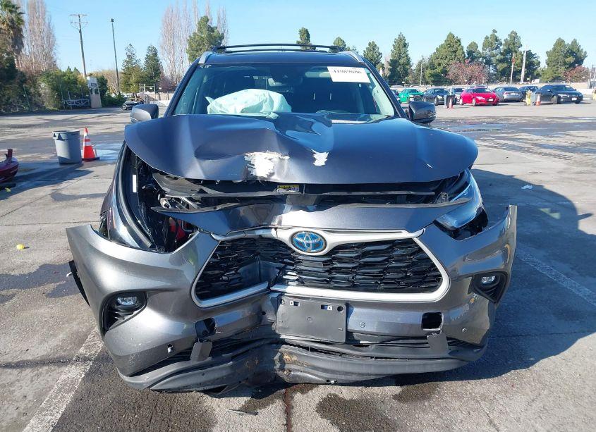 Photo 12 of 2023 Toyota Highlander HYBRID XLE (VIN 5TDKBRCH4PS116057)