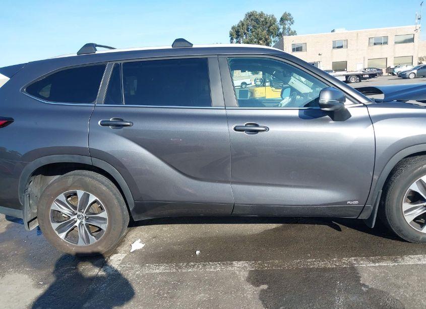 Photo 13 of 2023 Toyota Highlander HYBRID XLE (VIN 5TDKBRCH4PS116057)