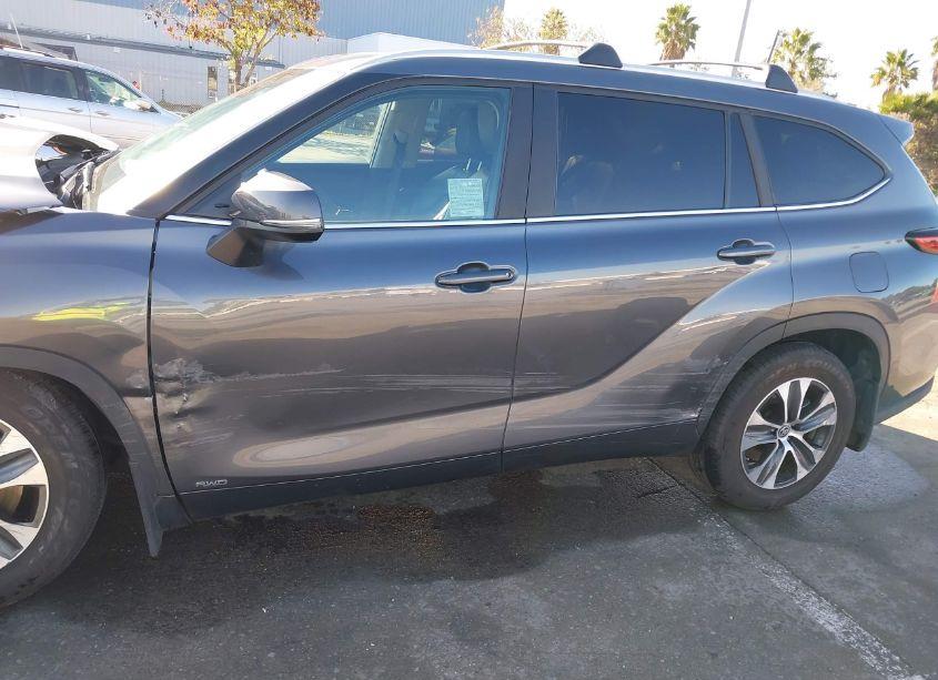 Photo 14 of 2023 Toyota Highlander HYBRID XLE (VIN 5TDKBRCH4PS116057)
