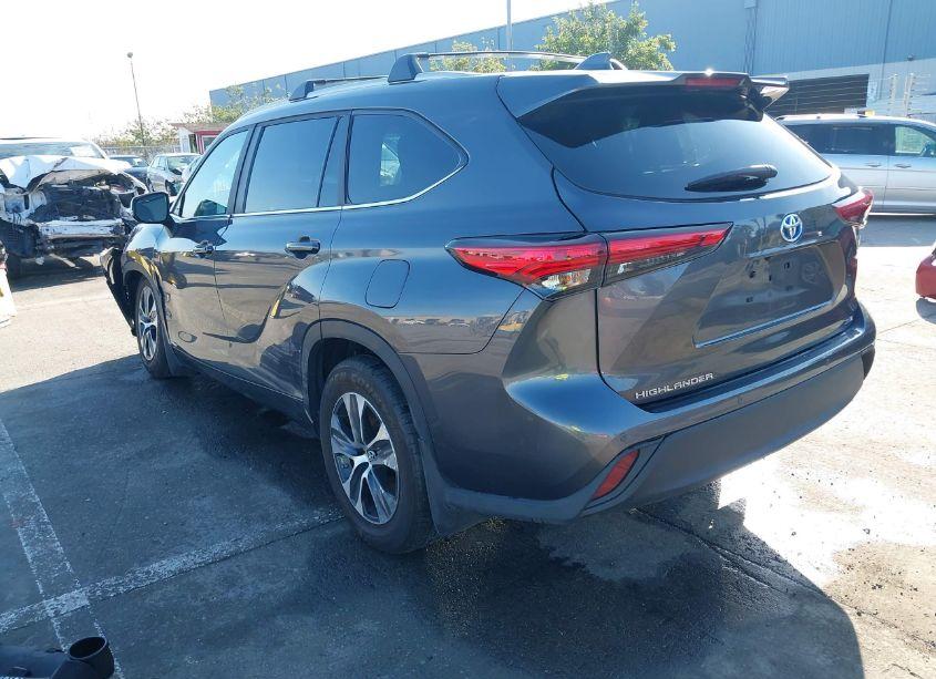 Photo 3 of 2023 Toyota Highlander HYBRID XLE (VIN 5TDKBRCH4PS116057)
