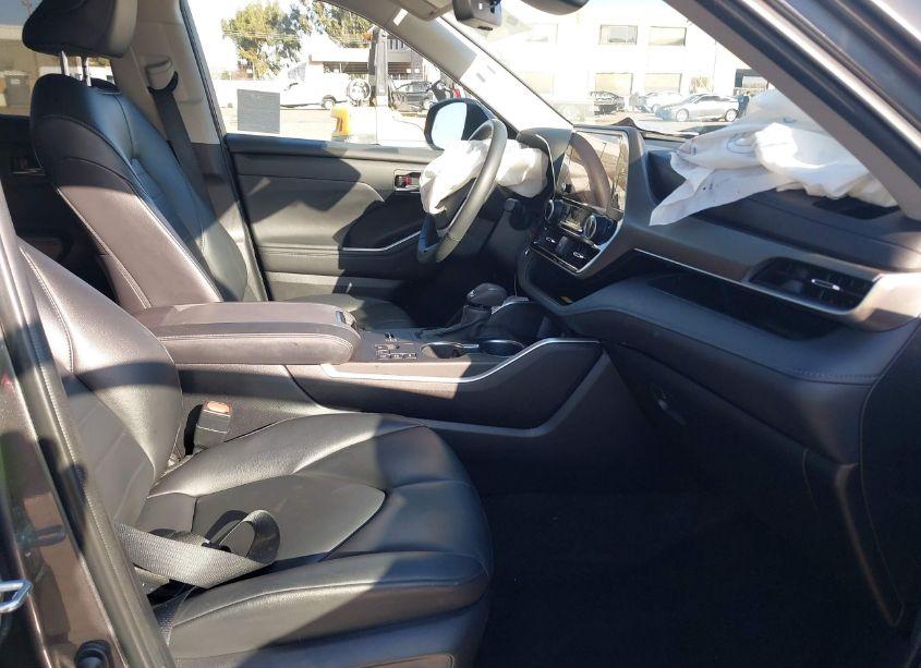 Photo 5 of 2023 Toyota Highlander HYBRID XLE (VIN 5TDKBRCH4PS116057)