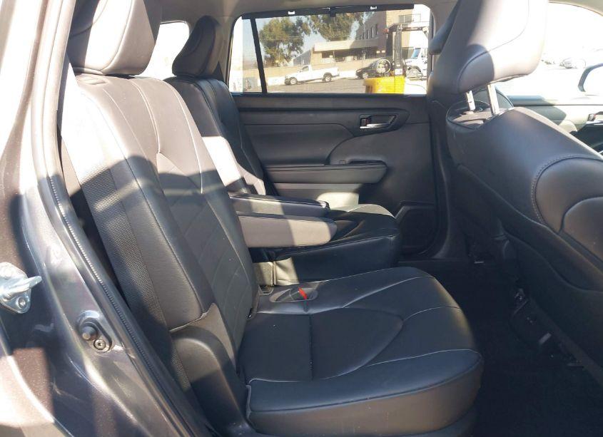 Photo 8 of 2023 Toyota Highlander HYBRID XLE (VIN 5TDKBRCH4PS116057)