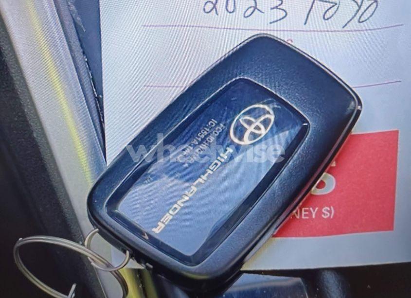 Photo 11 of 2023 Toyota Highlander HYBRID XLE (VIN 5TDKBRCH4PS575623)