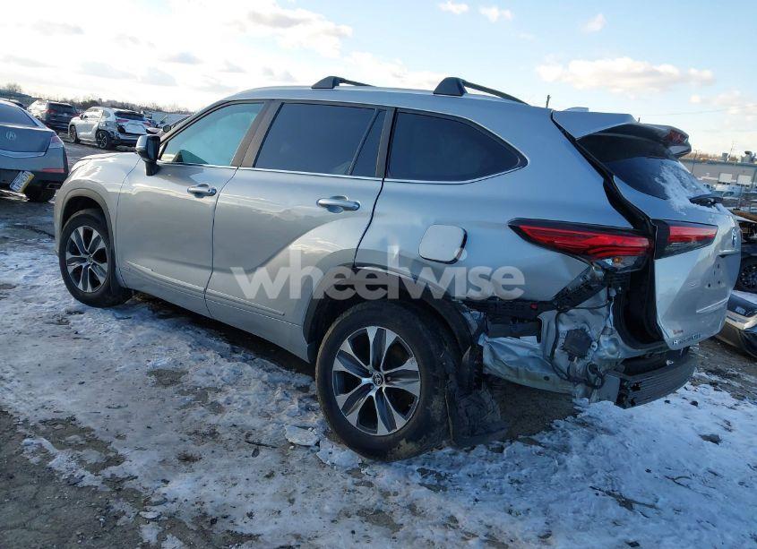 Photo 3 of 2023 Toyota Highlander HYBRID XLE (VIN 5TDKBRCH4PS575623)