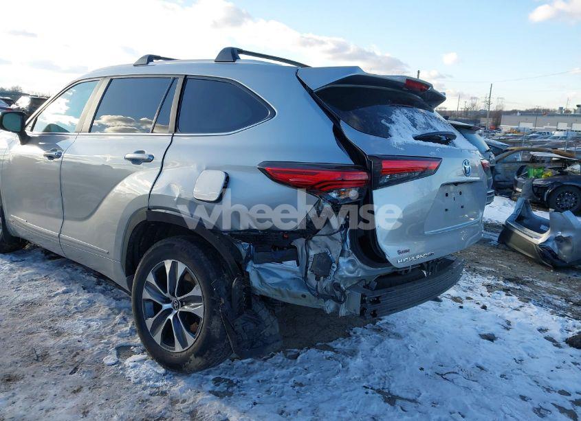 Photo 6 of 2023 Toyota Highlander HYBRID XLE (VIN 5TDKBRCH4PS575623)
