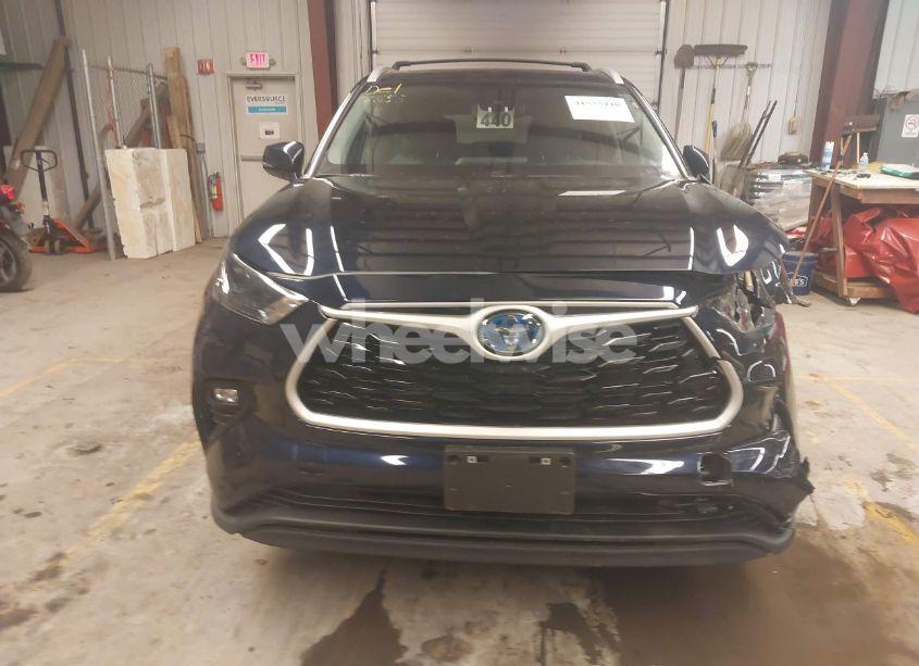 Photo 13 of 2023 Toyota Highlander HYBRID XLE (VIN 5TDKBRCH6PS118571)
