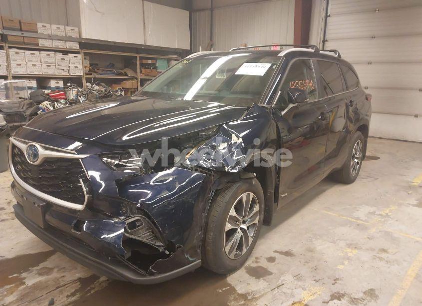 Photo 2 of 2023 Toyota Highlander HYBRID XLE (VIN 5TDKBRCH6PS118571)