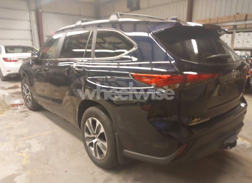Photo 3 of 2023 Toyota Highlander HYBRID XLE (VIN 5TDKBRCH6PS118571)