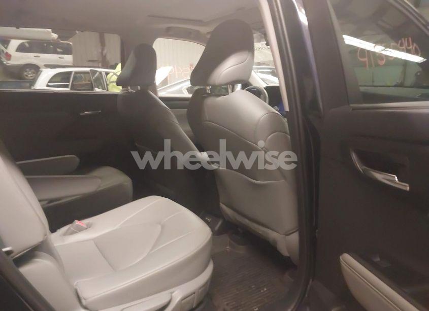 Photo 8 of 2023 Toyota Highlander HYBRID XLE (VIN 5TDKBRCH6PS118571)