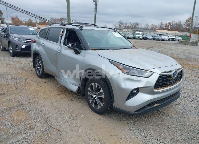2023 Toyota Highlander HYBRID XLE (VIN 5TDKBRCH9PS574810) main photo