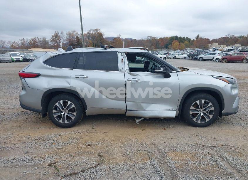 Photo 12 of 2023 Toyota Highlander HYBRID XLE (VIN 5TDKBRCH9PS574810)