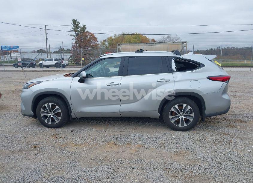 Photo 13 of 2023 Toyota Highlander HYBRID XLE (VIN 5TDKBRCH9PS574810)