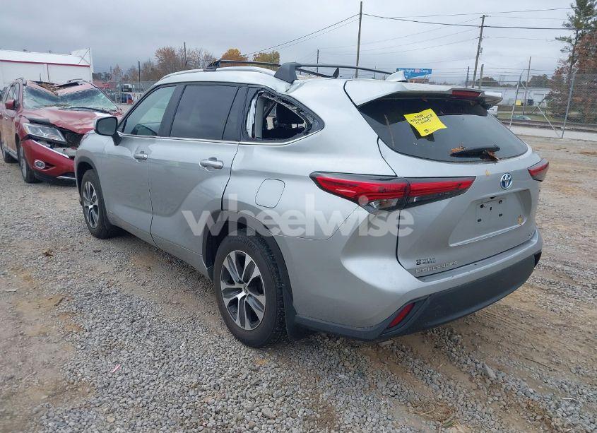 Photo 3 of 2023 Toyota Highlander HYBRID XLE (VIN 5TDKBRCH9PS574810)