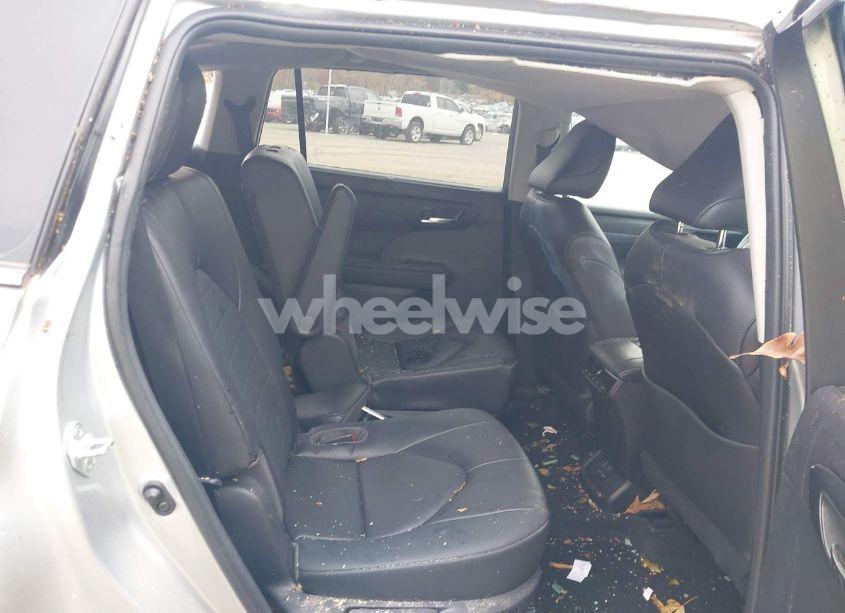 Photo 8 of 2023 Toyota Highlander HYBRID XLE (VIN 5TDKBRCH9PS574810)