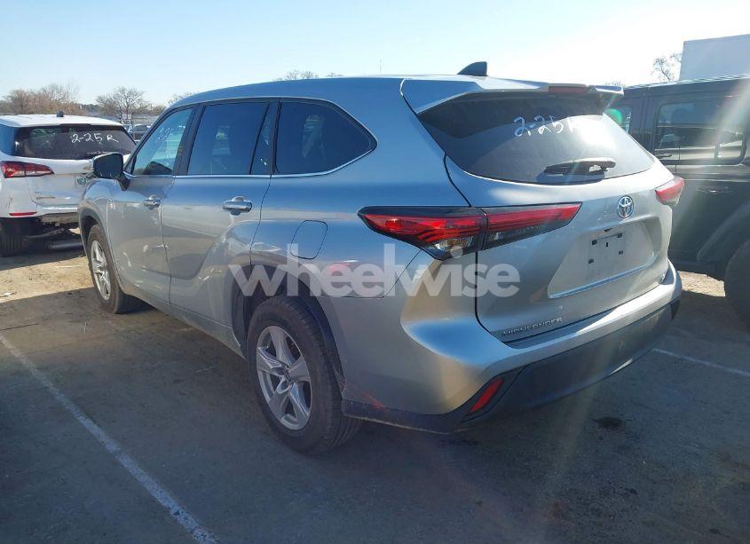 Photo 3 of 2023 Toyota Highlander LE (VIN 5TDKDRAH0PS000979)
