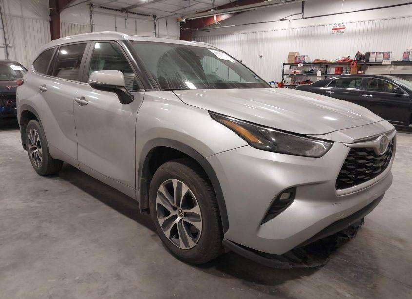 2023 Toyota Highlander XLE (VIN 5TDKDRAH0PS004854) main photo