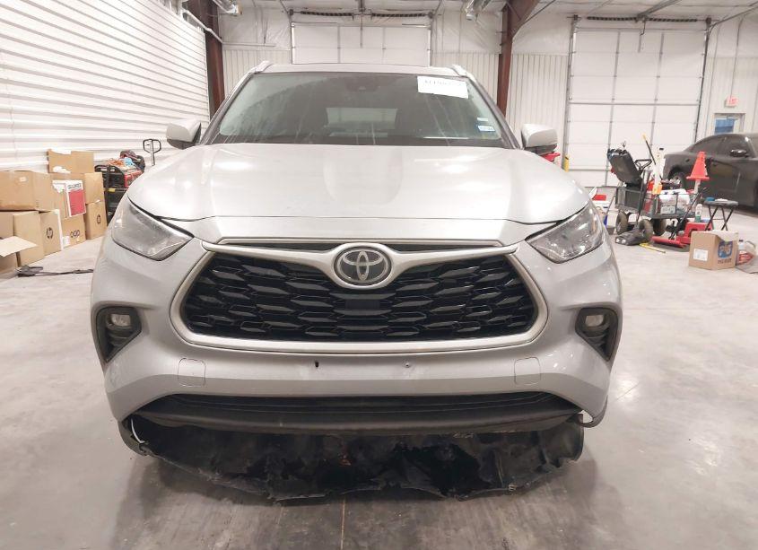 Photo 12 of 2023 Toyota Highlander XLE (VIN 5TDKDRAH0PS004854)