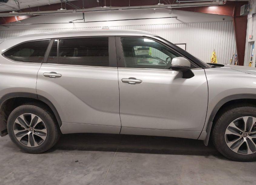 Photo 13 of 2023 Toyota Highlander XLE (VIN 5TDKDRAH0PS004854)