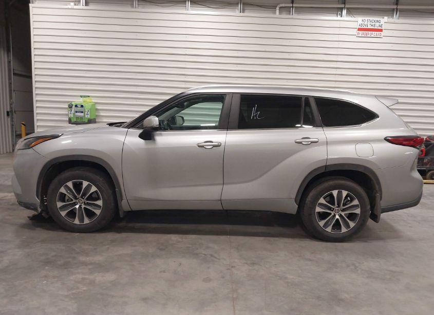 Photo 14 of 2023 Toyota Highlander XLE (VIN 5TDKDRAH0PS004854)